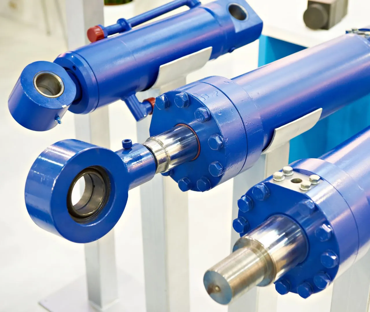 Ersatzteilgeschäft-im-Anlagenbau-mit-Hydraulikteile